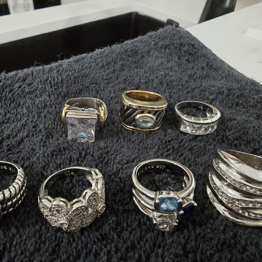 7 RINGS - Picture 2 of 3